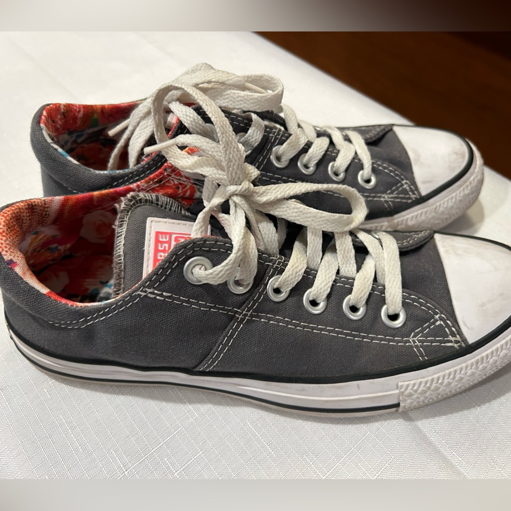Converse low dark gray shoes. Size 7. Minimal use. Great used condition.